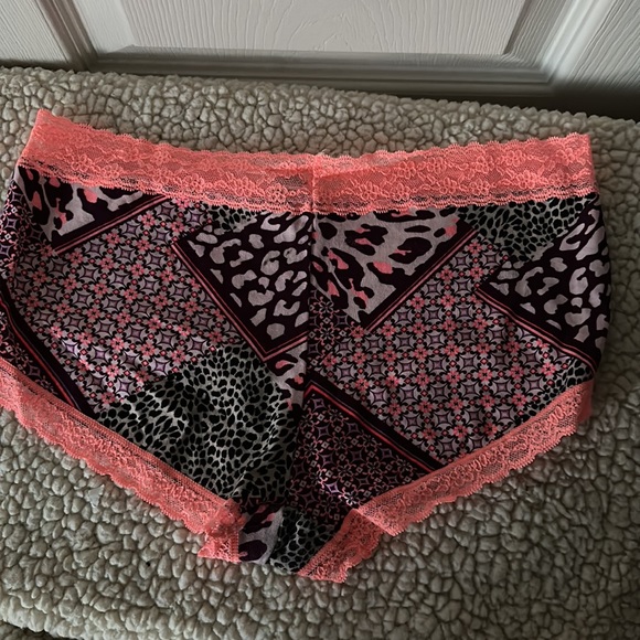 New Victoria Secret Shortie - Minishort (Medium) - Picture 3 of 3